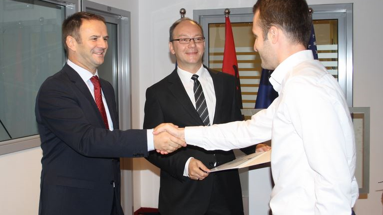 Certifikohen 21 përmbaruesit e parë privatë në Republikën e Kosovës