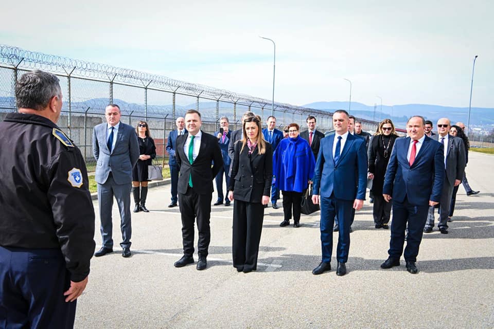 Vizitë e Ministres Haxhiu së bashku me përfaqësues nga EULEX dhe ambasadorë nga shtete anëtare të BE-së në Burgun e Sigurisë së Lartë