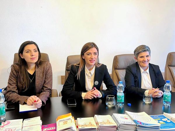Ministrja Haxhiu sot ka vizituar strehimoren “Shtëpia e sigurtë” në Gjakovë