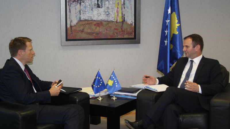 Ministri Kuçi diskutoi rreth planit të implementimit të marrëveshjes Kosovë – Serbi
