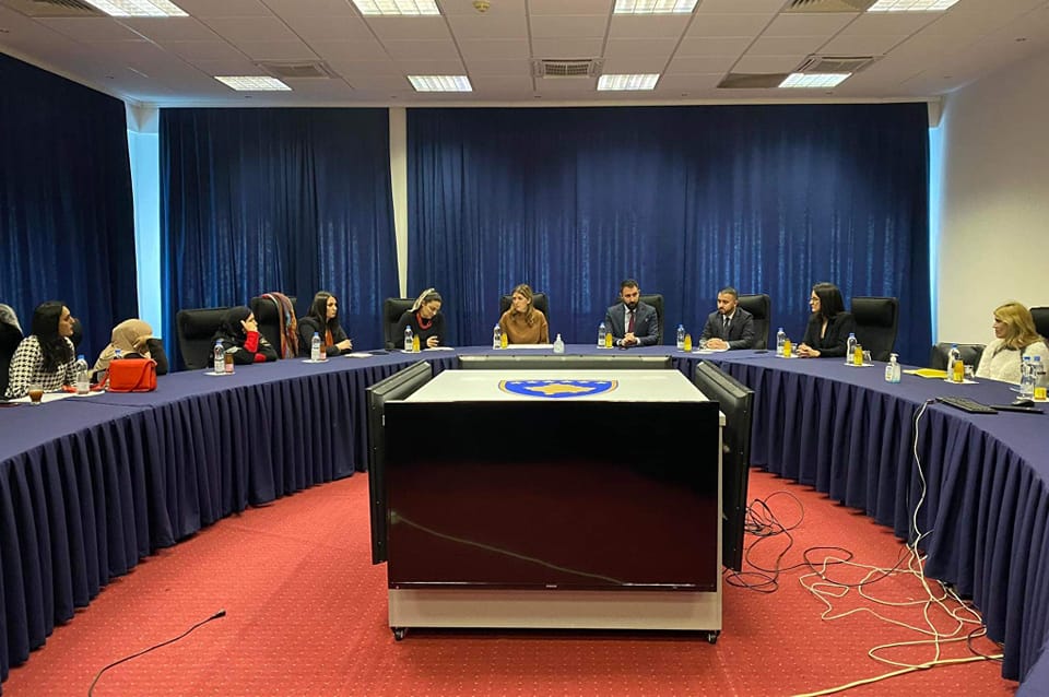Në ditën ndërkombëtare të gruas, ministrja Haxhiu së bashku me ministrin e Pushtetit Lokal, Elbert Krasniqi, kanë pritur në takim përfaqësueset gra nga komunitetet egjiptian, ashkali dhe rom