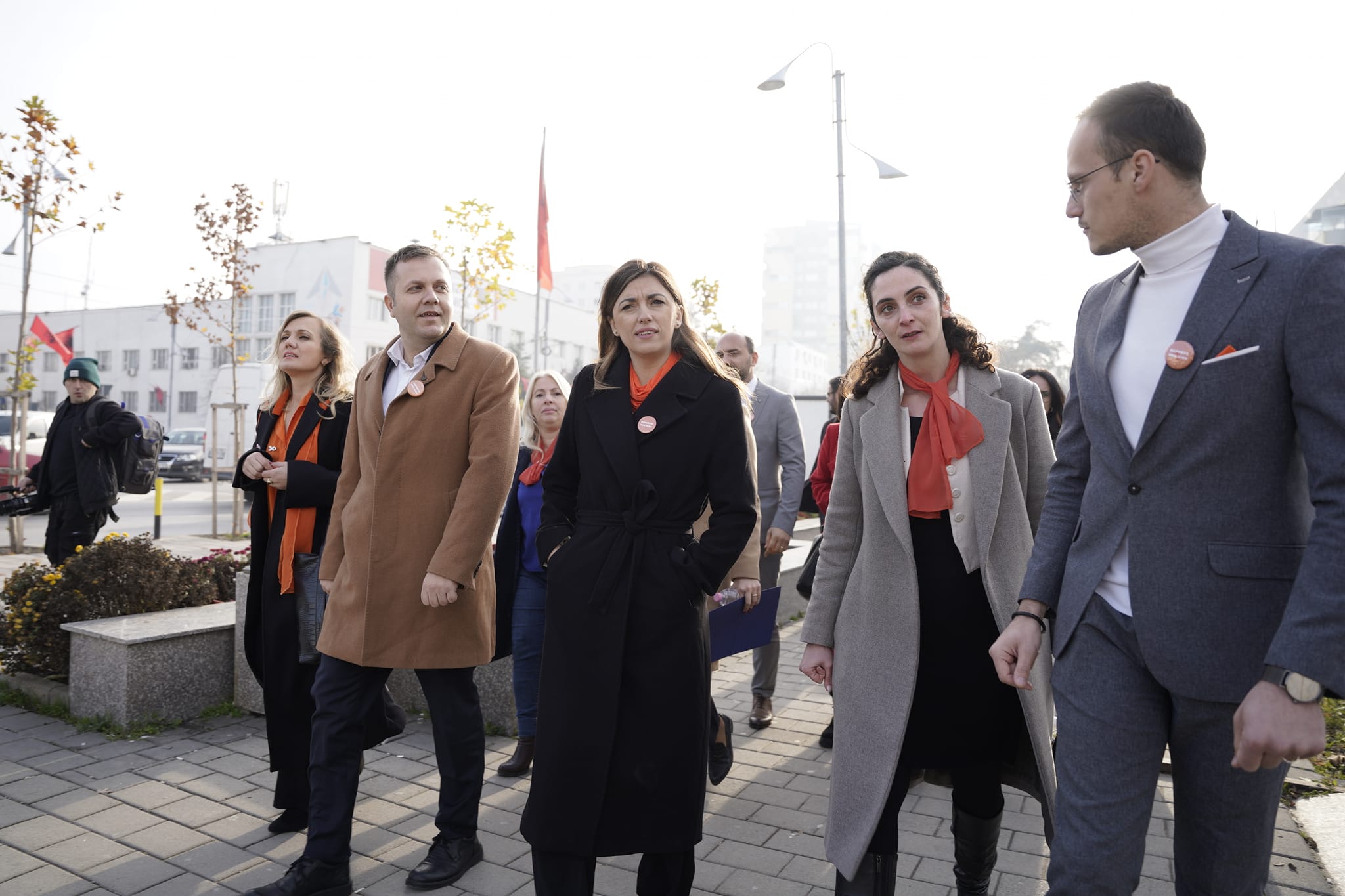 Ministrja Haxhiu, kryetari Hyseni, të shoqëruar nga zëvendësministrat Sallahu dhe Osmani, vizituan panairin tradicional të grave