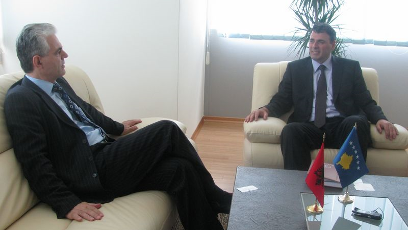 Minister of Justice, Mr. Haki Demolli, received in a meeting the Ambassador of Albania in Pristina, Mr. Islam Lauka