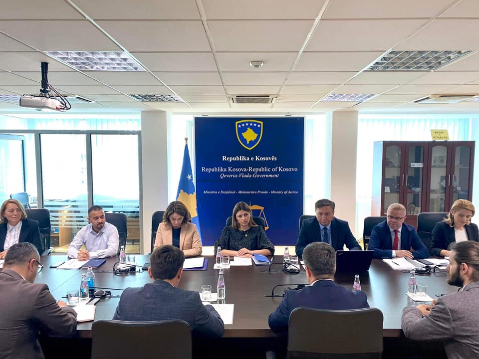 Ministrja Haxhiu priti në takim anëtarët e Komisionit për Legjislacion