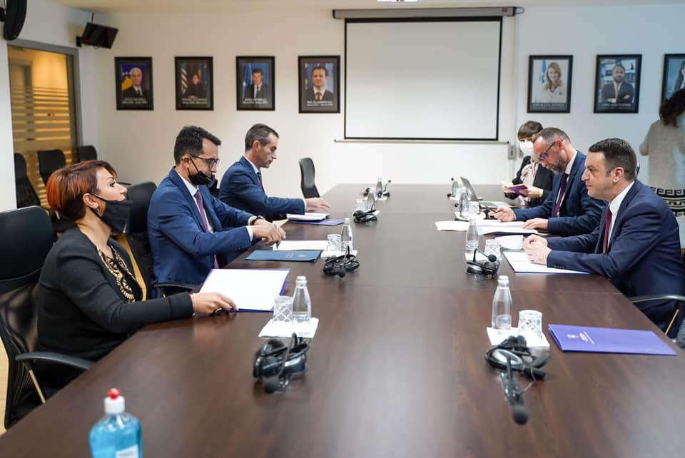Ministri Selimi në takime të ndara me Kryesuesit e KGJK-së dhe KPK-së, flasin për rekomandimet e dala nga procesi i Rishikimit Funksional të Sundimit të Ligjit