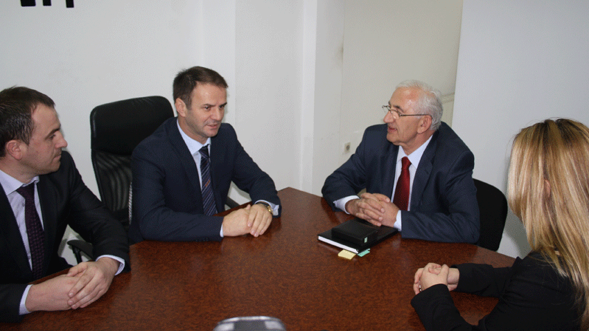 Ministri Kuçi vlerësoi punën e noterëve të Republikës së Kosovës