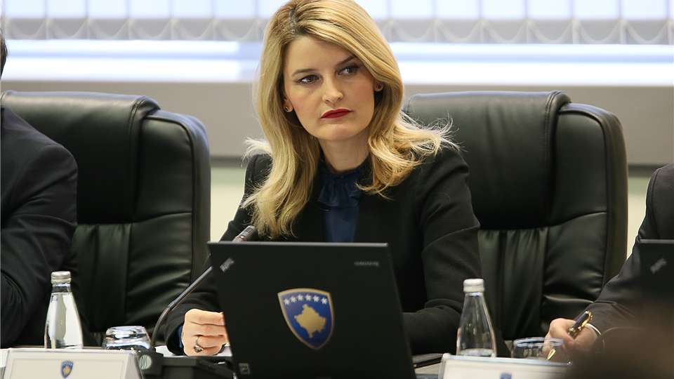 Qeveria miratoi kërkesën e Ministres Hoxha për mjetet financiare për kompensimin e viktimave të krimit