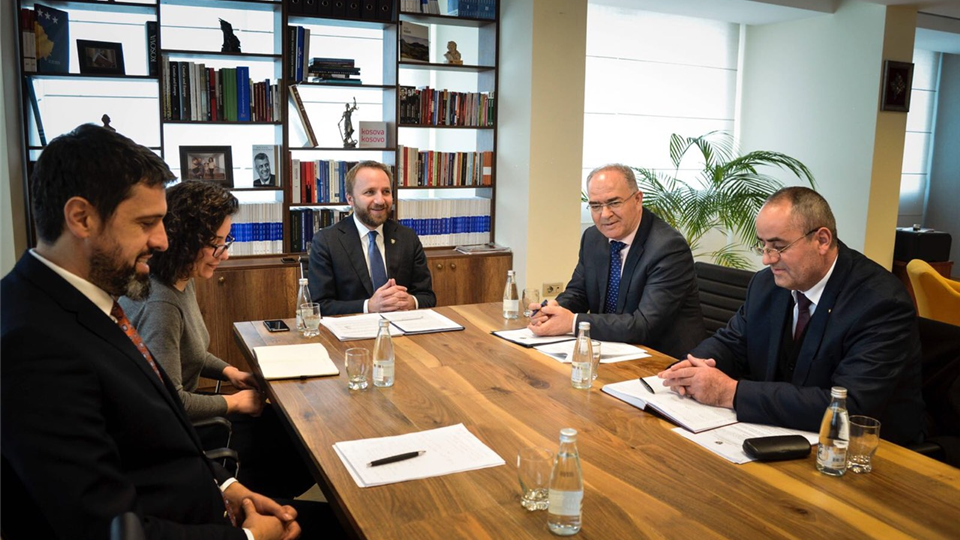 Ministri Tahiri konfirmoi përkushtimin për riorganizimin e Dhomës së Posaçme të Gjykatës Supreme pas përfundimit të Misionit të EULEX-it