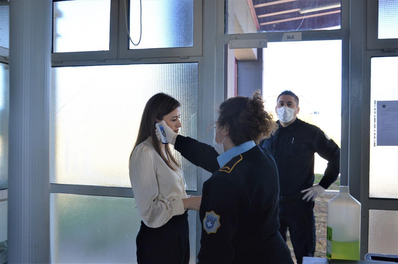 Ministrja Haxhiu mbikëqyr zbatimin e masave në Burgun e Sigurisë së Lartë dhe Qendrën e Paraburgimit në Prishtinë