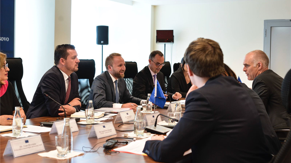 Ministri Tahiri takoi delegacionin nga Komisioni Evropian, të ngarkuar me vlerësimin e përmbushjes së kritereve për liberalizimin e vizave