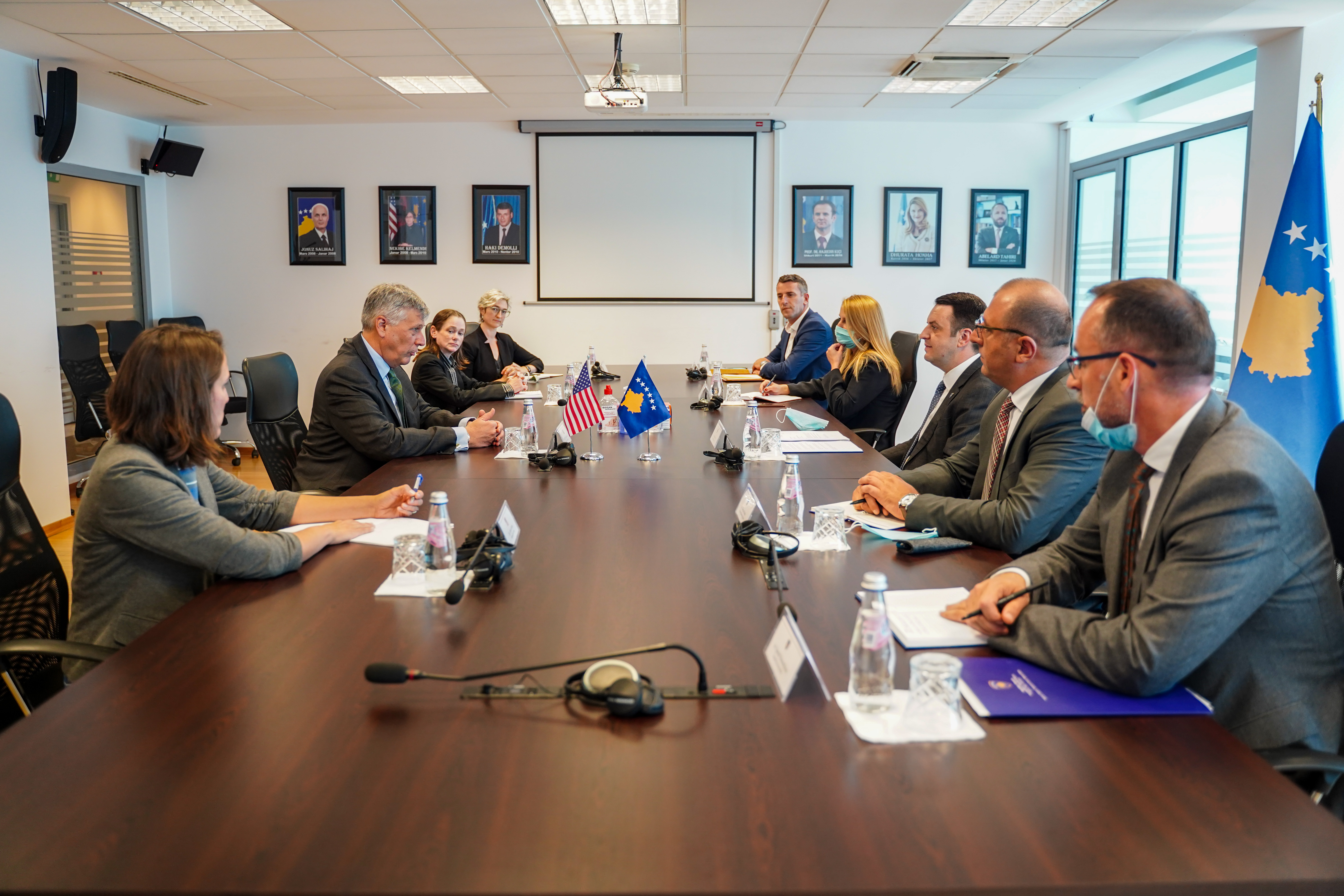 Ministri Selimi takoi ambasadorin amerikan: Merr përkrahje për zbatimin e reformave dhe luftën kundër korrupsionit