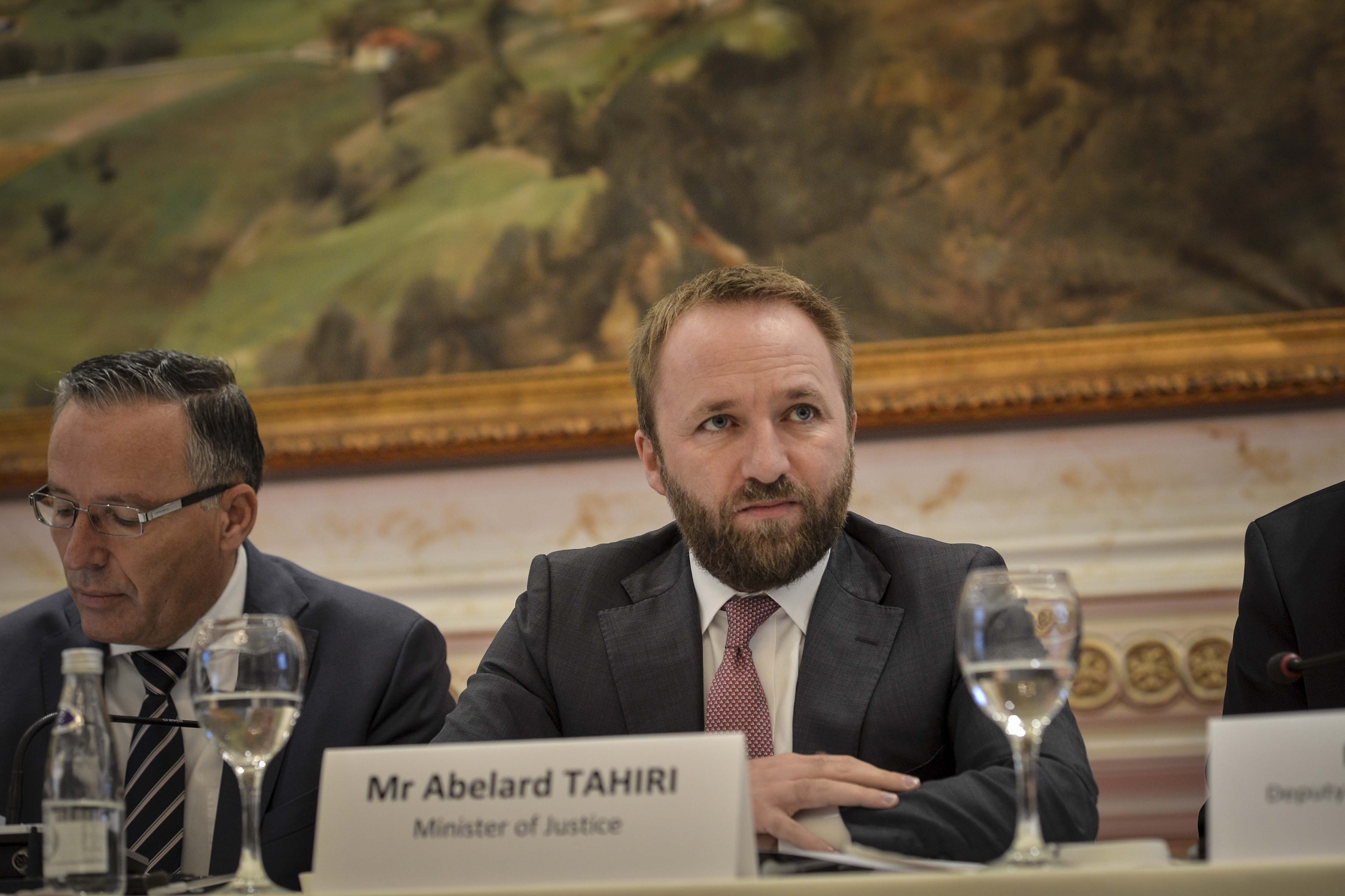 Ministri Tahiri: “Drejtësia 2020” do të përafroj Kosovën me standardet evropiane në luftën kundër korrupsionit.