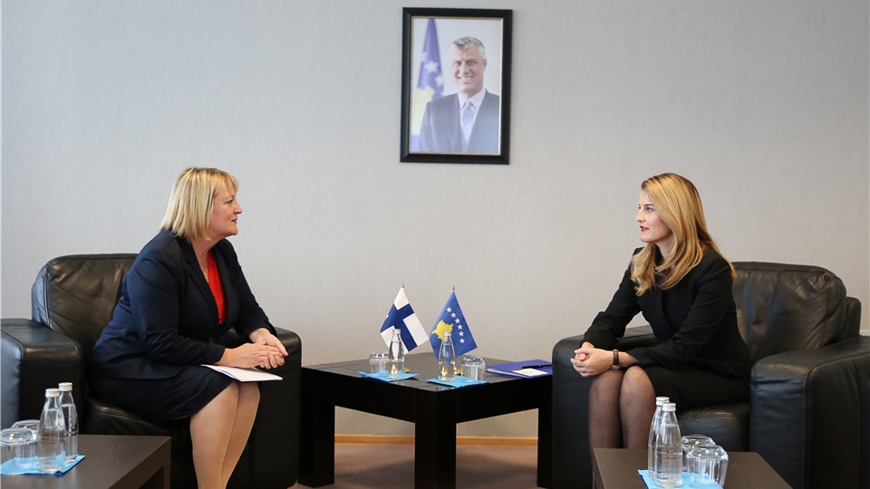 Vazhdon përkrahja nga Ambasada Finlandeze në fushën e sundimit të rendit dhe ligjit