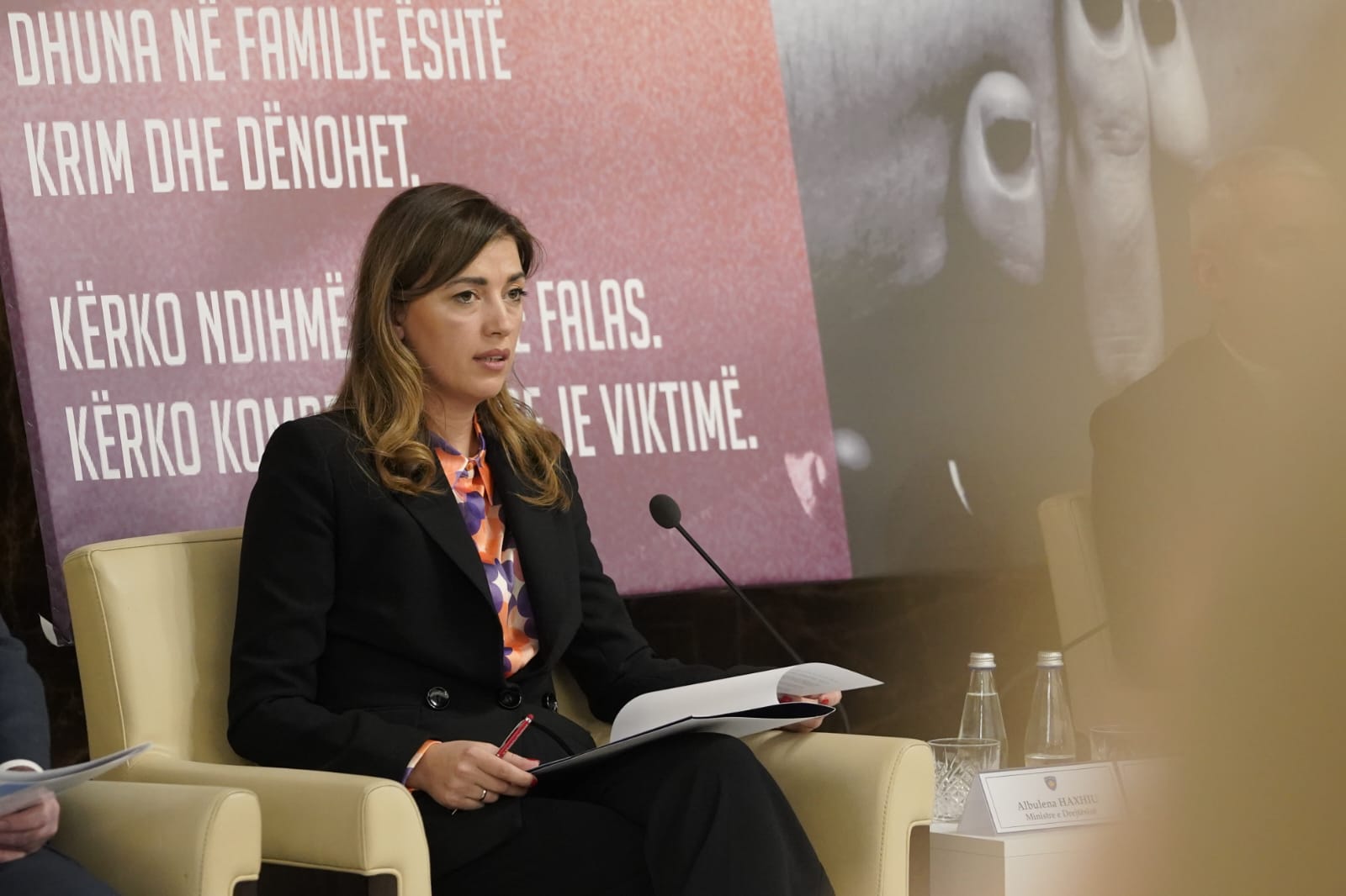 Kryeministri Albin Kurti, ministrja Albulena Haxhiu  dhe ministri Sveçla, diskutuan rreth rolit dhe angazhimit institucional kundër dhunës me bazë gjinore