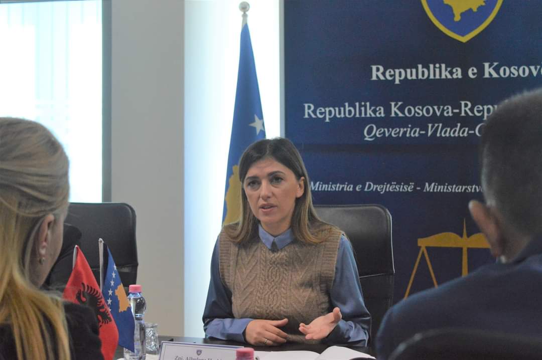 Ministrja Haxhiu priti në takim një delegacion nga Republika e Shqipërisë