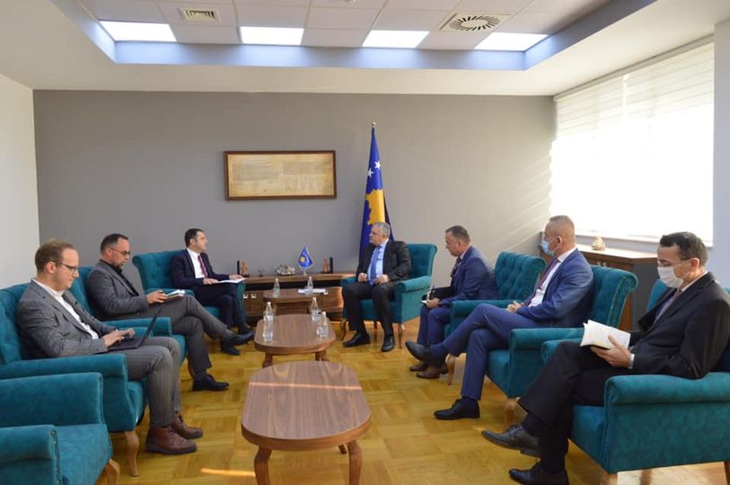 Ministri Selimi dhe Ministri Veliu diskutojnë për hapat drejt finalizimit të Strategjisë së Sundimit të Ligjit