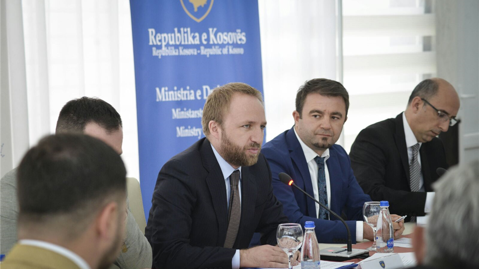 Ministri Tahiri: Bizneset, partner në fuqizimin e sundimit të ligjit