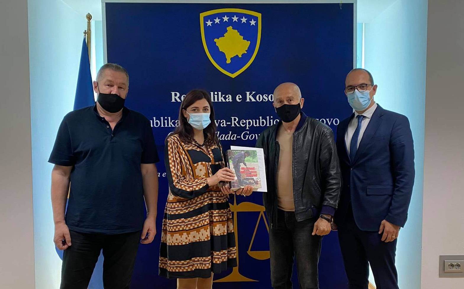 Ministrja Haxhiu sot priti në takim Shoqatën e ish të burgosurve politik 143+2 të Gjakovës