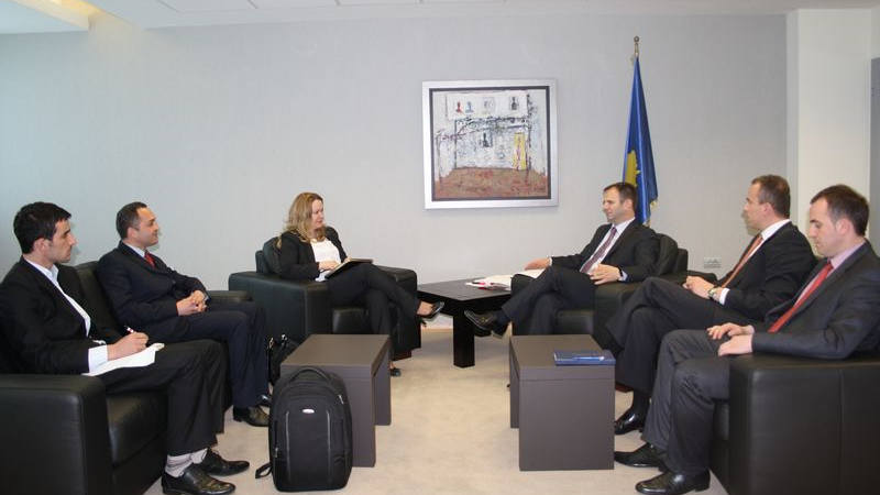 Ministri Kuçi u takua me krerët e Odës së Noterëve të Kosovës