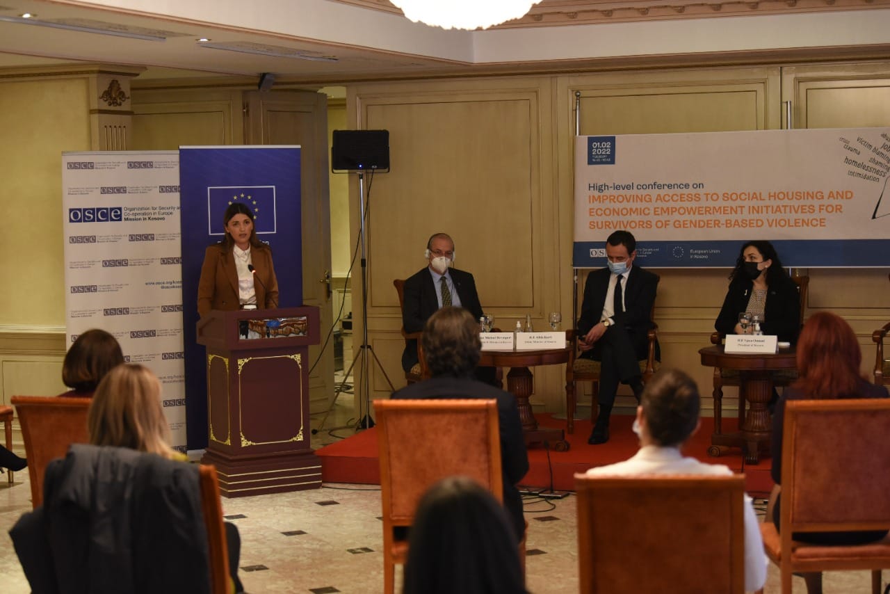 Ministrja Haxhiu: Mbështetja institucionale ndaj grave, parandalimi dhe luftimi i dhunës në familje, shqetësim që kërkon zgjidhje dhe veprime konkrete