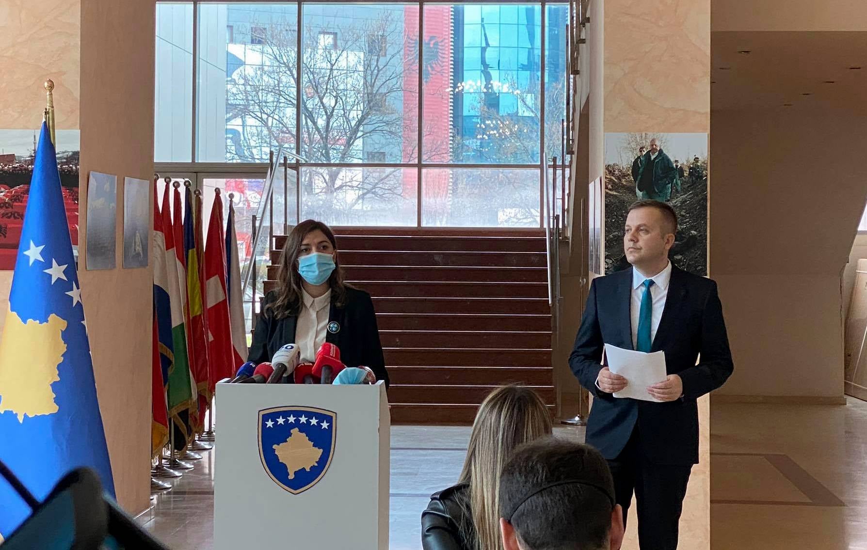 Ministrja dhe Zëvendësministri i Drejtësisë përmes adresimit në media shpalosën vendimin kundrejt veprimeve të paligjshme dhe tejet të dëmshëm për Ministrinë e Drejtësisë dhe interesin e përgjithshëm