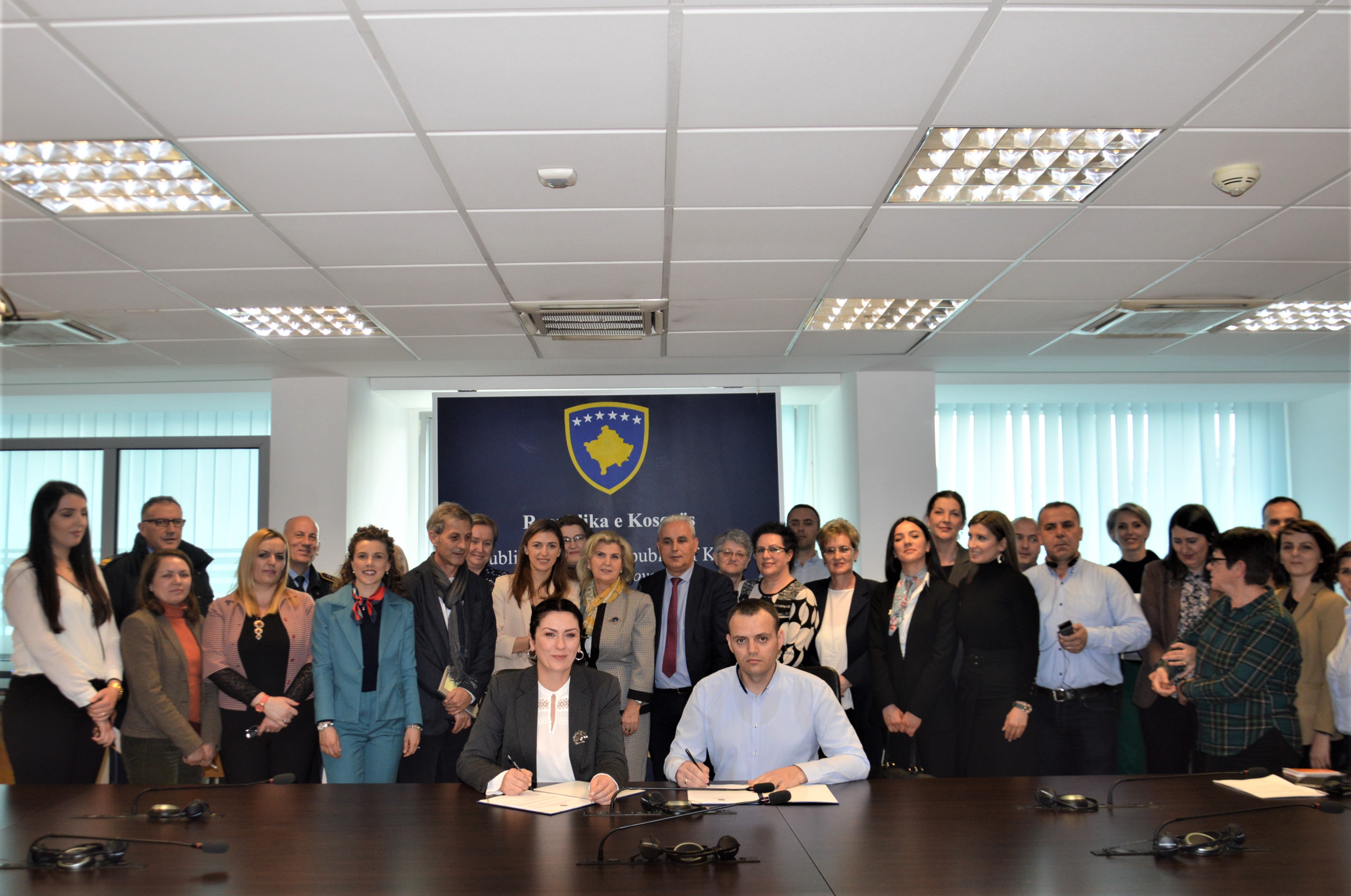 Ministrja Haxhiu pranon bazën e të dhënave të integruar për rastet e dhunës në familje