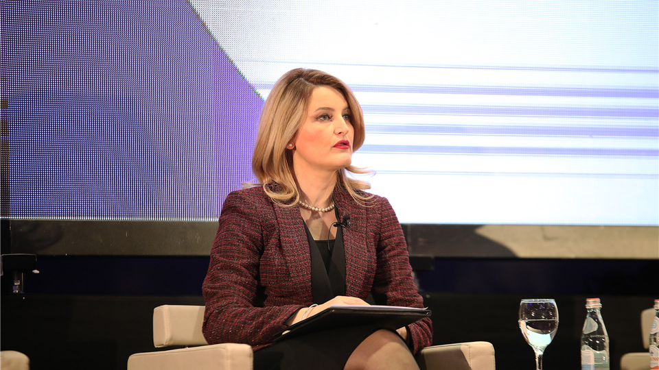 Ministrja Hoxha: Gjinia nuk është pengesë por përparësi për sukses