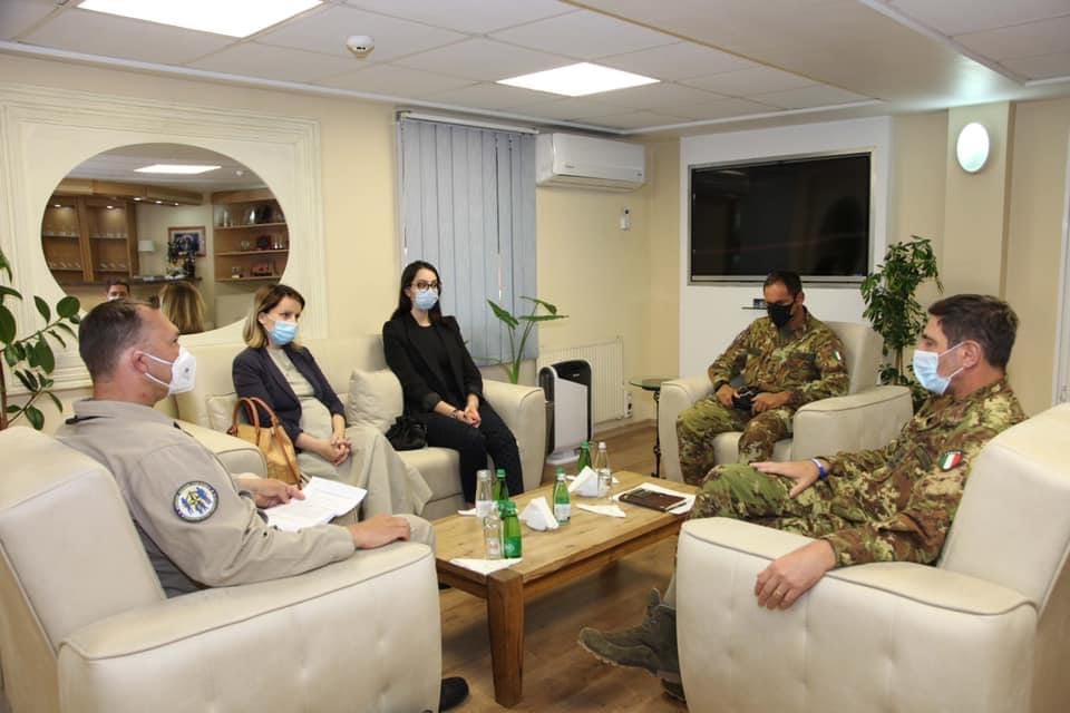 Komandanti i KFOR-it në Kosovë, Gjeneral Majori Franco Federici, e mirëpriti Zëvendësministren e Drejtësisë, Dr. Nita Shala në Camp Film City