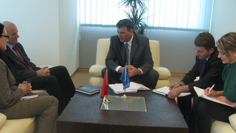 Minister of Justice Mr. Haki Demolli met with the ambassador of Turkey in Pristina, Mr. Metin Hyserv Ynler