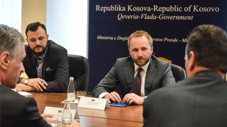 Ministri Tahiri takoi anëtarët e Komisionit për Dhënien e Provimit të Jurisprudencës