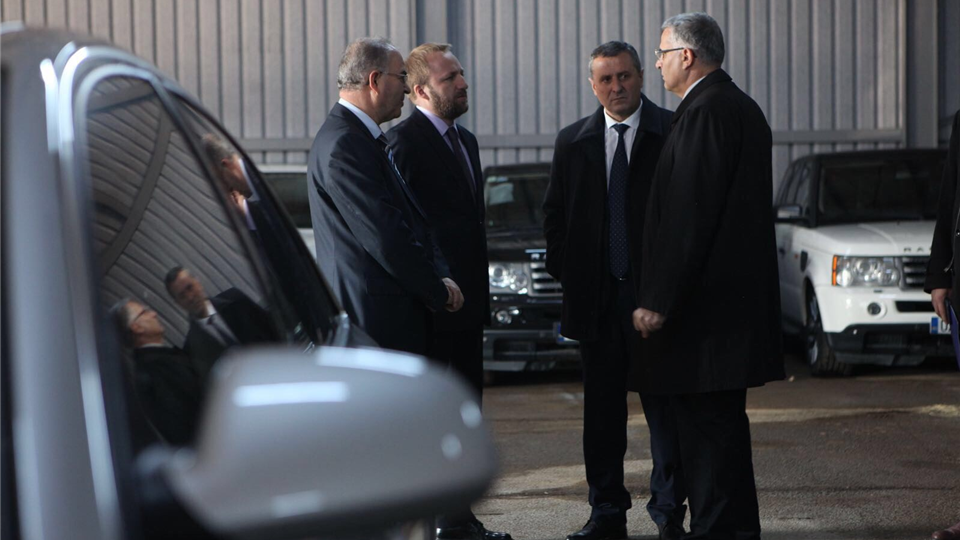 Ministri Tahiri vizitoi Depon Qendrore të Mallrave të Konfiskuara