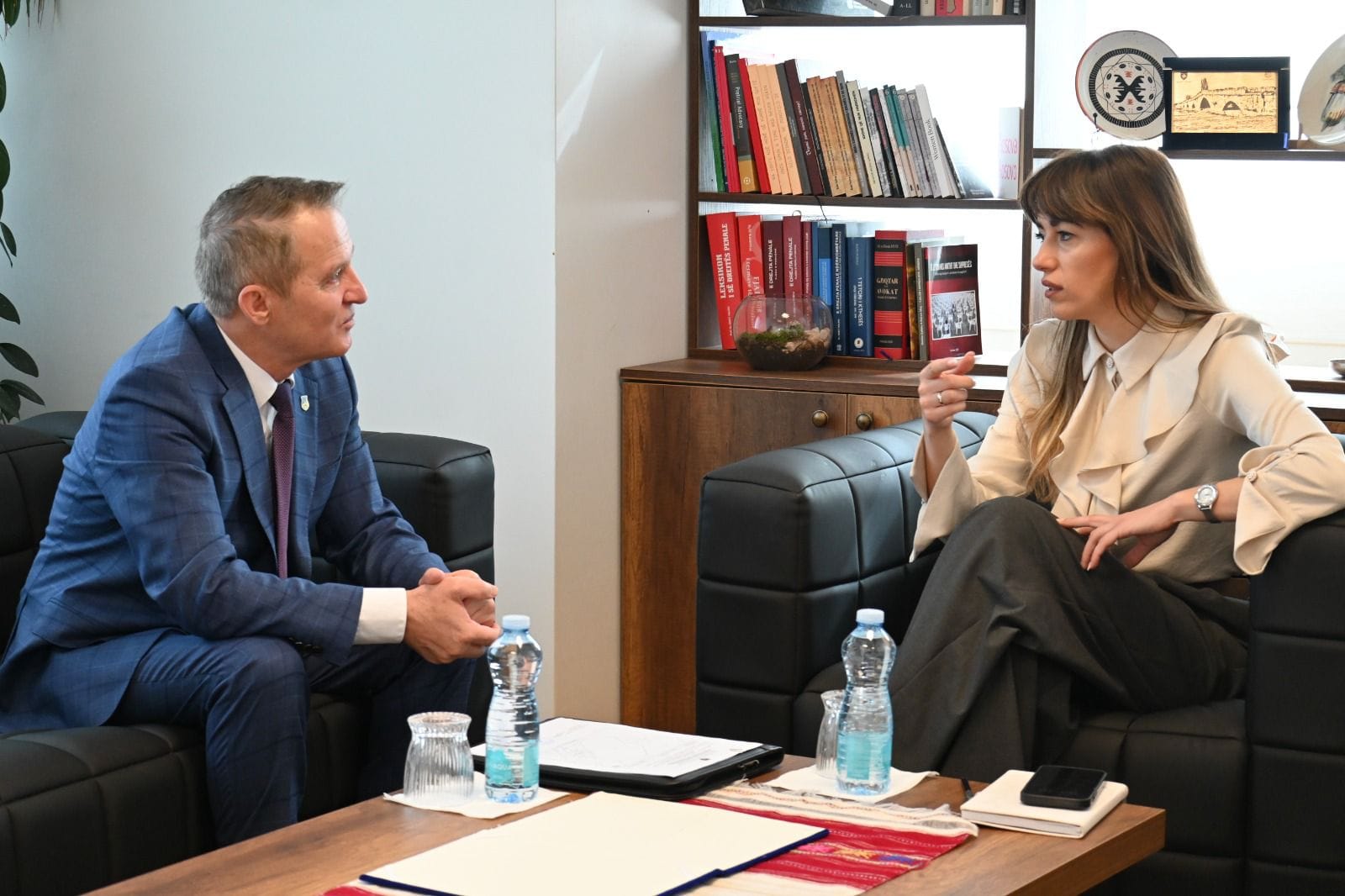 Ministrja Haxhiu priti në takim Kryetarin e Komunës së Vushtrisë, Ferit Idrizi