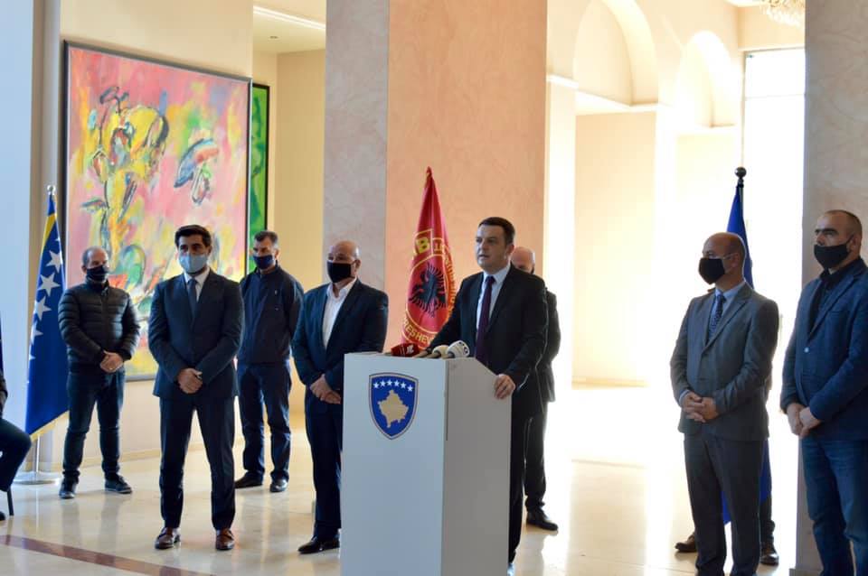 Ministri Selimi takohet me ish- udhëheqësit e UÇPMB-së: Ne besojmë në drejtësinë dhe në pastërtinë e luftës së UÇK-së.