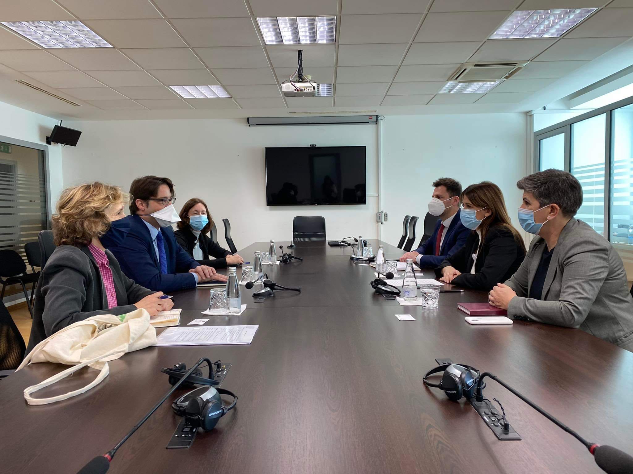 Ministrja Haxhiu priti në takim delegacionin francez. Diskutohet për reformat në drejtësi, bashkëpunimin dhe për mbështetjen profesionale