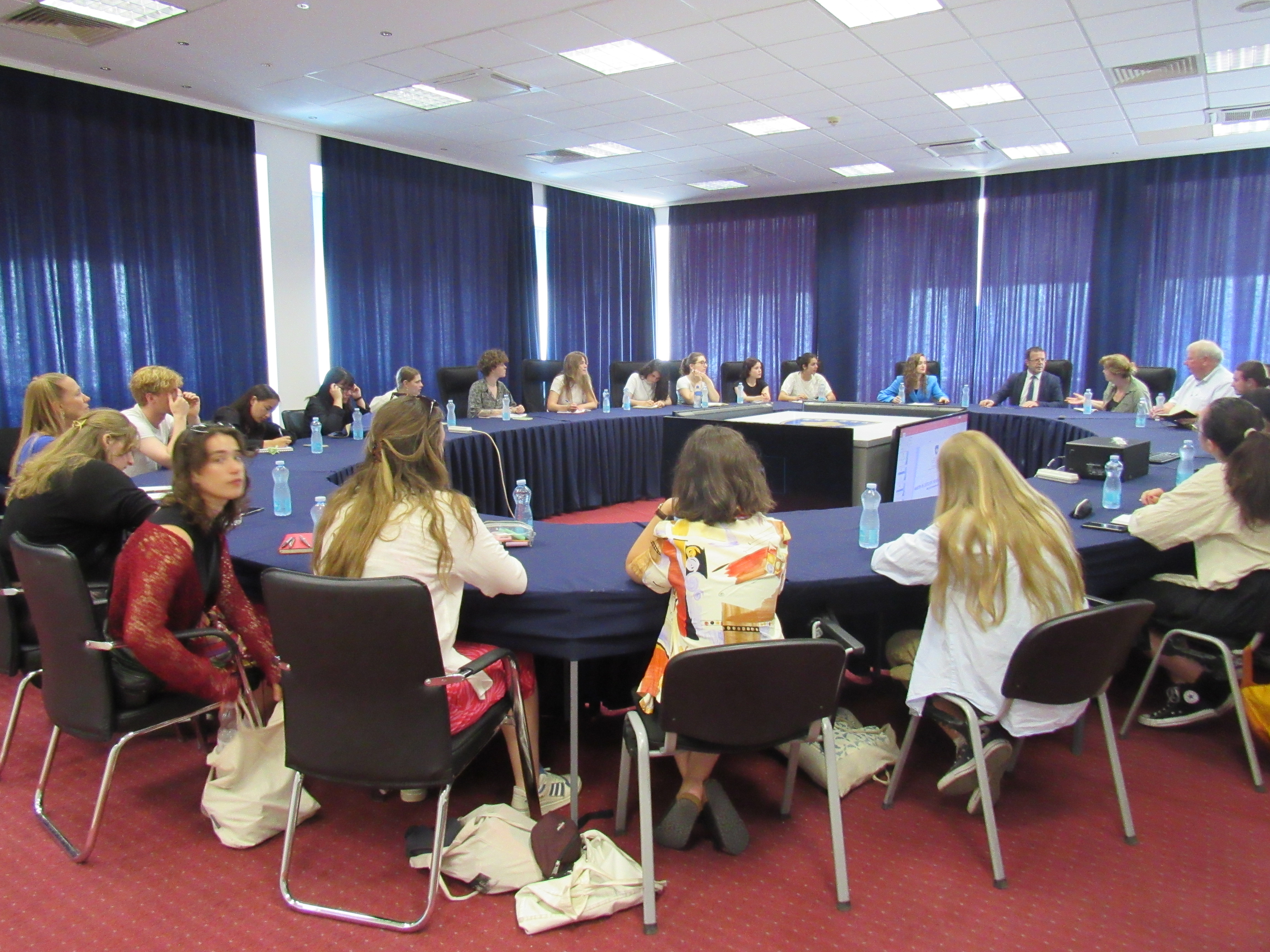 Studentët nga Universiteti i Amsterdamit vizitojnë Ministrinë e Drejtësisë
