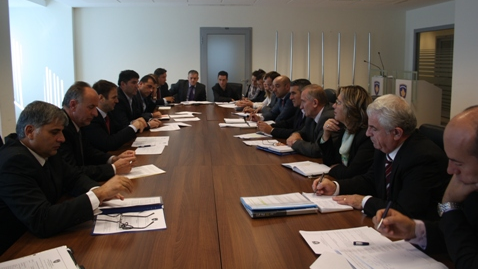 Ministri Kuçi diskuton Raportin e Progresit me stafin e MD-së