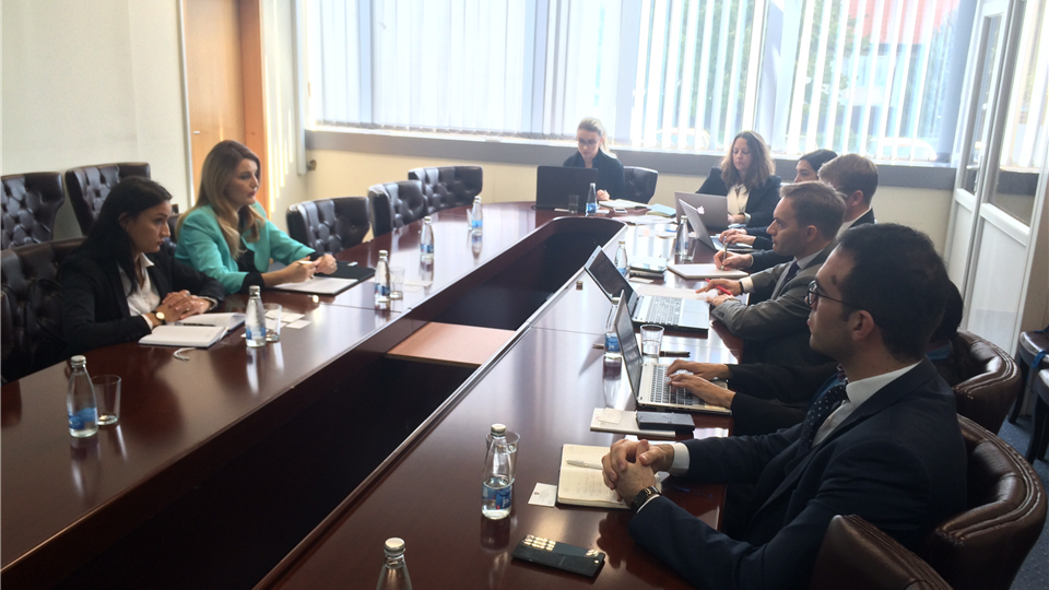 Ministrja Hoxha takoi zyrtarët e MCC nga Uashingtoni