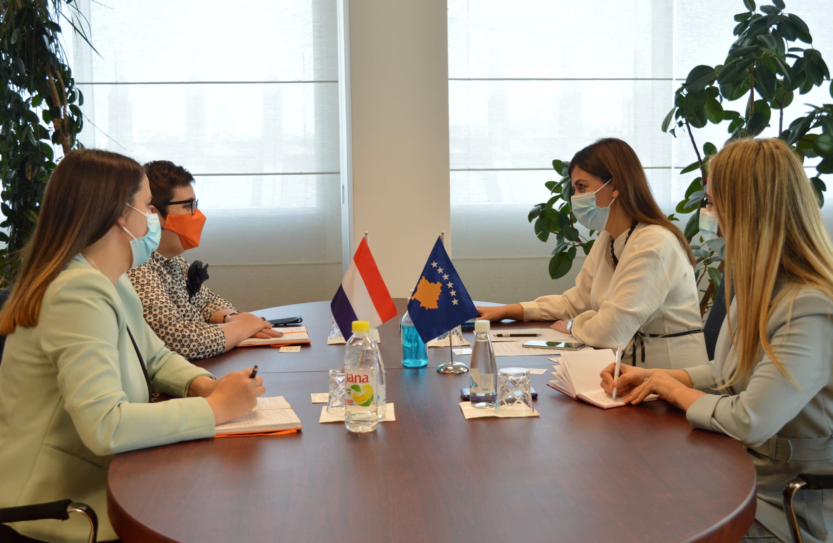 Ministrja e Drejtësisë, znj. Albulena Haxhiu ka pritur sot në takim Ambasadoren e Holandës znj. Carin Lobbezoo