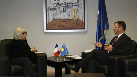 Ministri Kuçi takoi ambasadoren e Francës, Maryse Daviet