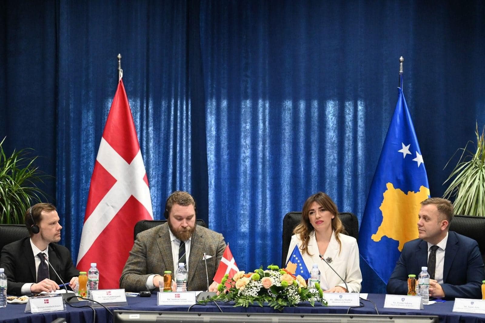 Ministrja Haxhiu ka pritur në takim delegacionin nga Danimarka të kryesuar nga ministri i Drejtësisë z. Peter Hummelgaard dhe kryesuesi i Komitetit të Çështjeve Ligjore të Parlamentit danez, z. Steffen Larsen
