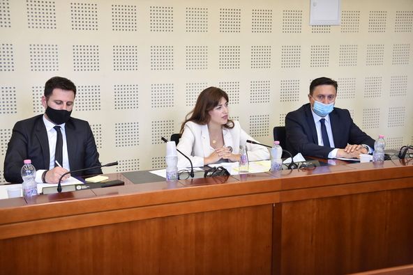 Ministrja e Drejtësisë sot raportoi para Komisionit për Integrime Evropiane lidhur me përmbushjen e obligimeve që rrjedhin nga Agjenda Evropiane për Ministrinë e Drejtësisë