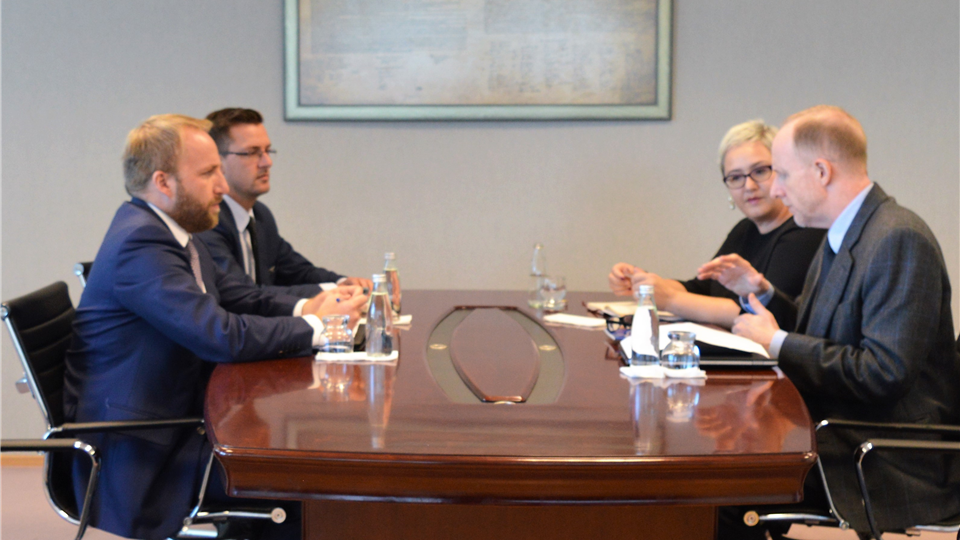 Ministri Tahiri priti në takim përfaqësuesin e UNDP-së për Kosovë, z. Andrew Russell