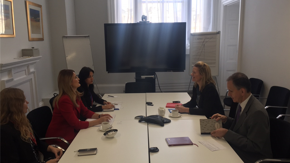 Ministrja Hoxha merr mbështetje nga Britania e Madhe për reformimin e mëtejmë të sistemit të drejtësisë në Republikën e Kosovës