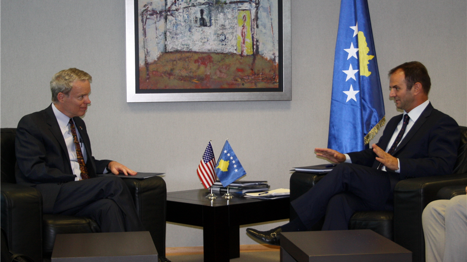 Ministri i Drejtësisë Hajredin Kuçi takon Ambasadorin amerikan në Kosovë, Greg Delawie