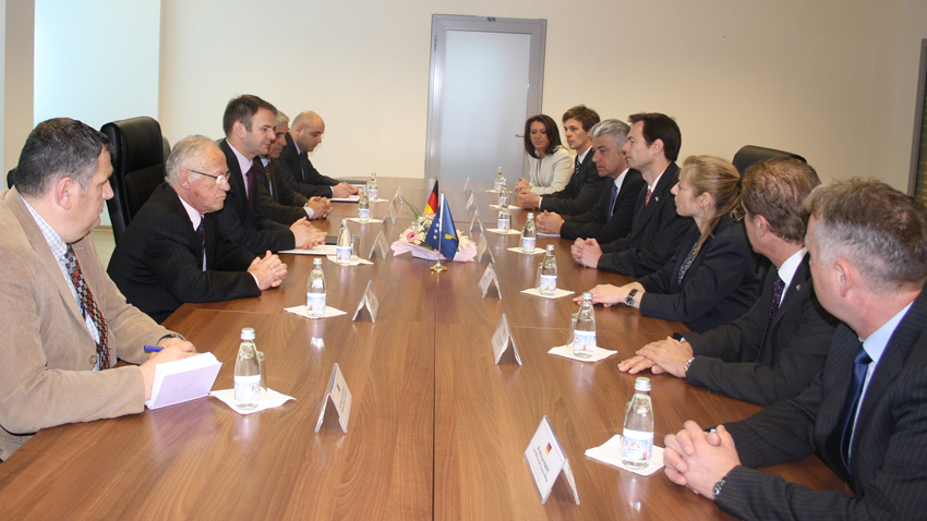 Ministri Kuçi dhe Kryeprokurori Schneider biseduan për thëllimin e bashkëpunimit në fushën e drejtësisë dhe sundimit të ligjit