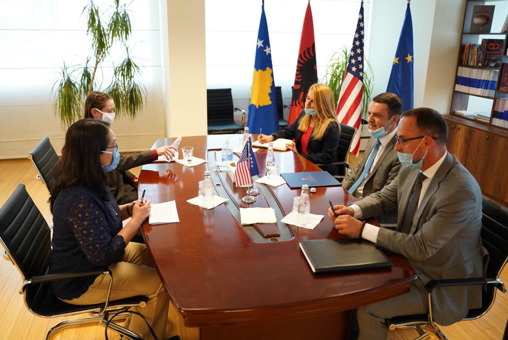 Minister Selimi meets with USAID Mission Director for Kosovo, Lisa Magno