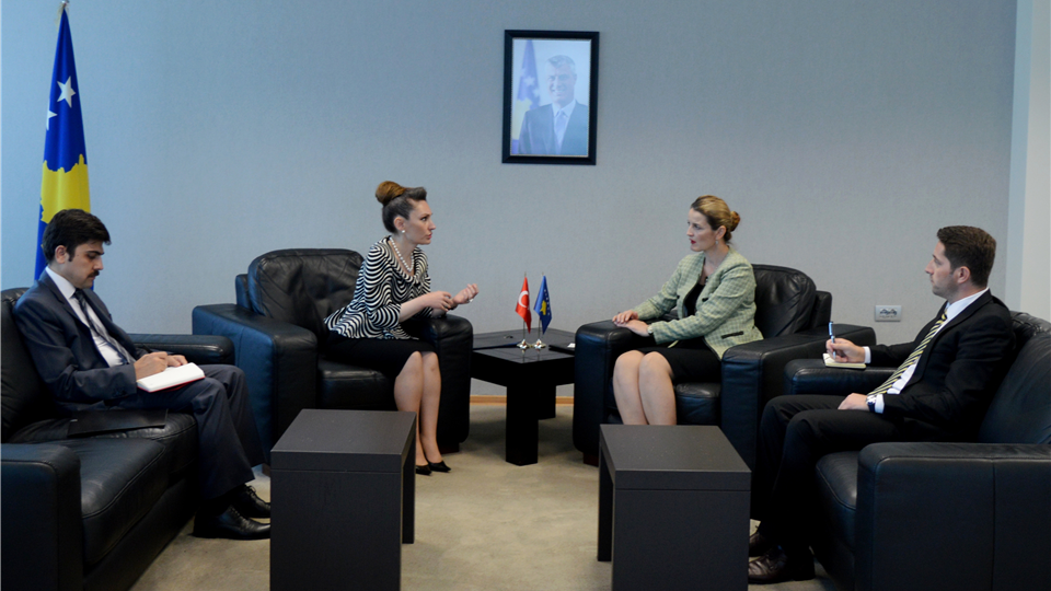 Ministrja Hoxha priti Ambasadoren e Turqisë, znj. Kiliç