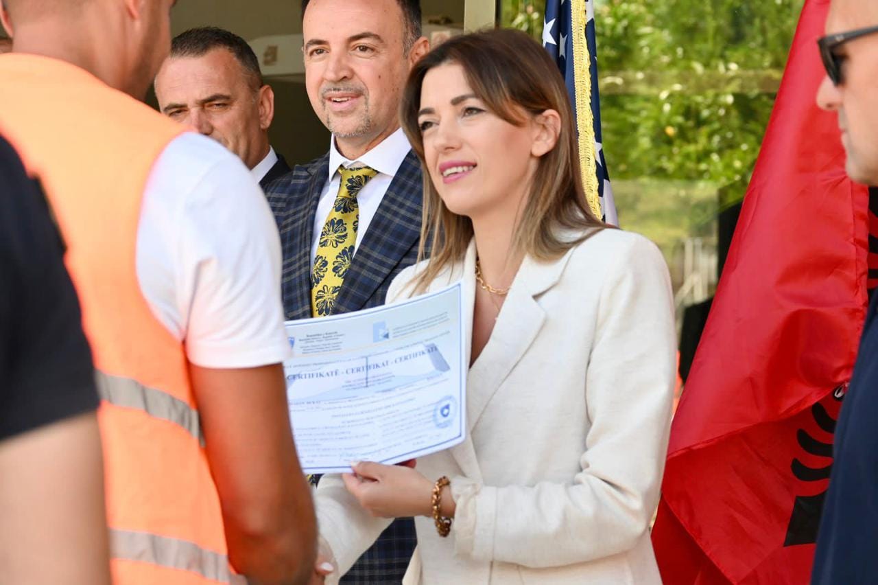 35 të burgosur pranojnë certifikata për aftësim profesional në Qendrën Korrektuese të Dubravës