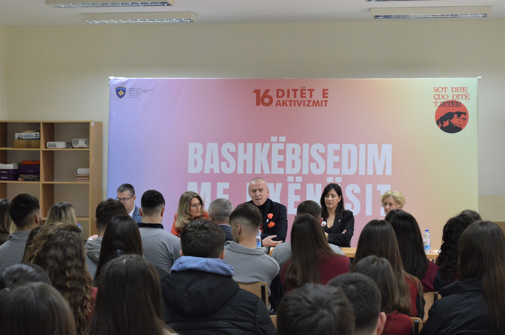 Bashkëbisedim me nxënësit e Gjilanit kundër dhunës në familje dhe dhunës me bazë gjinore