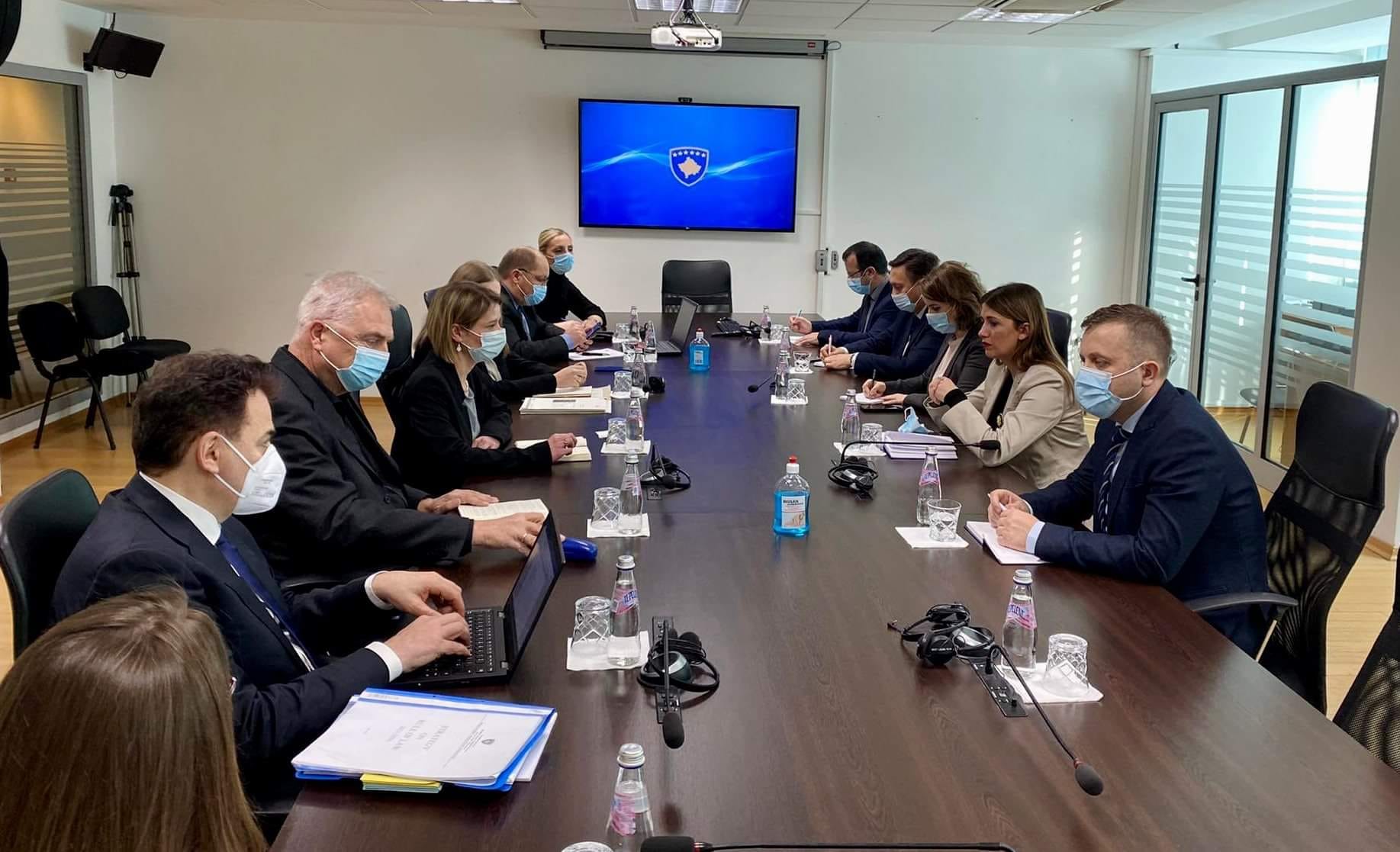 Takim me Përfaqësues nga Zyra e BE-së në Kosovë, Fondacioni Gjerman për Bashkëpunim Juridik Ndërkombëtar (IRZ) dhe Programi i Bashkimit Evropian në Sektorin e Drejtësisë në Kosovë – Projekti EUKOJust